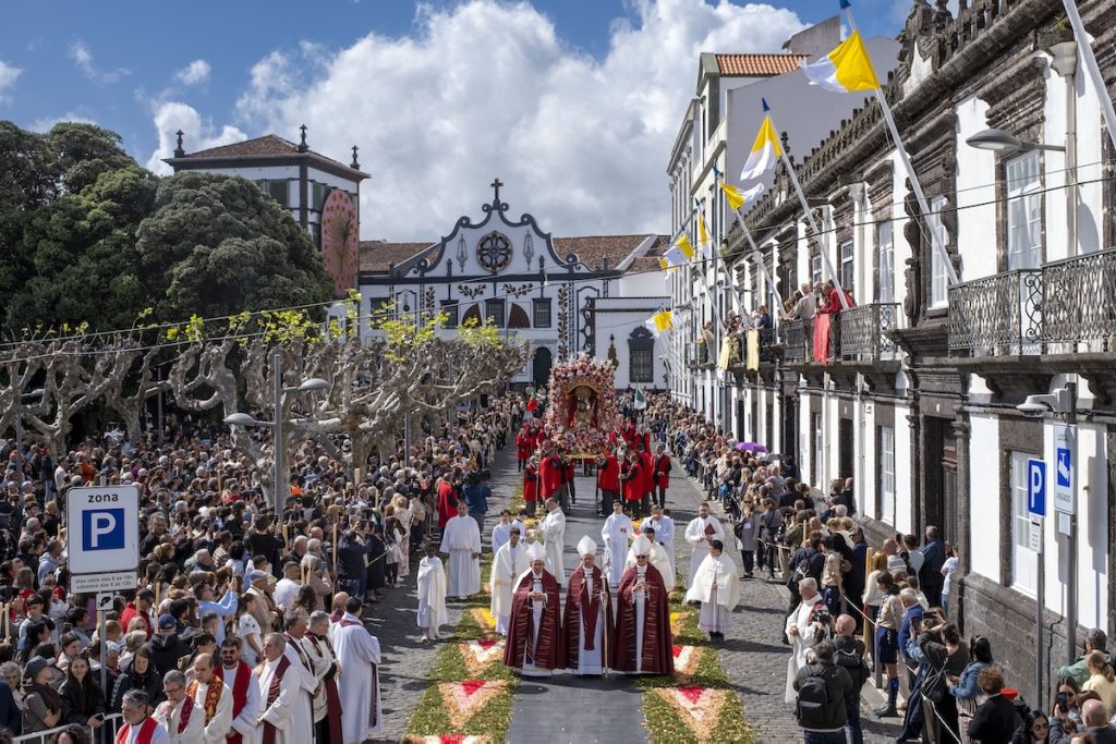 Cardeal António Marto desafia fiéis a reconhecer o sofrimento do mundo a partir do rosto desfigurado de Jesus