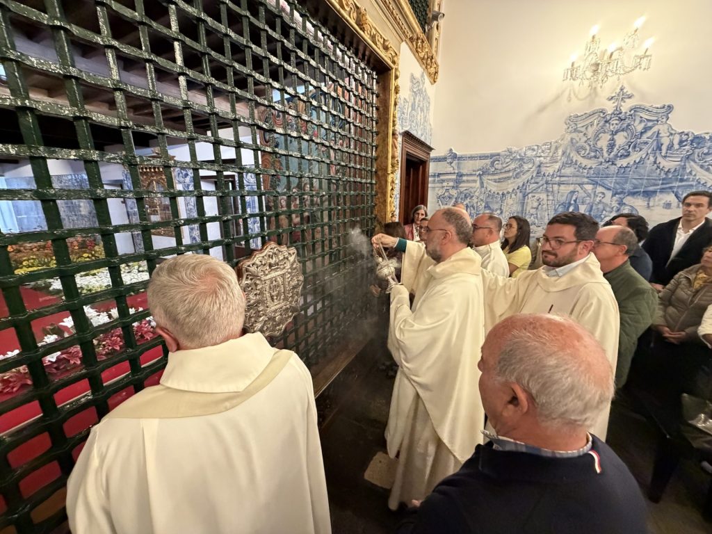 “Arranquemos o coração de pedra para nos sincronizarmos com o amor de Cristo”